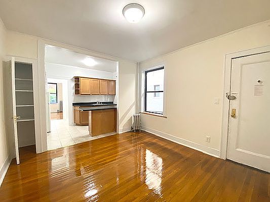 5th image of 21-24 Crescent St #A4