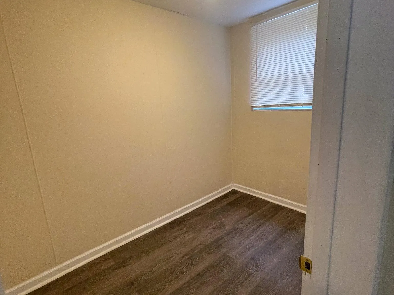 5 bed, 1200 sqft, $1,800 — Photo 4