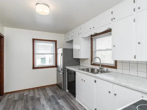 919 7th St NW, Rochester, MN 55901