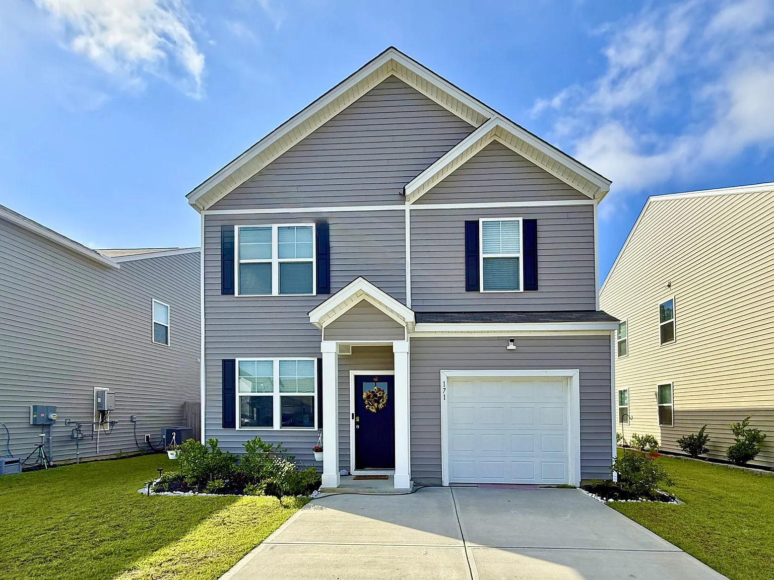 3 bed, 2.5 bath, 1558 sqft, $2,300 — Photo 2