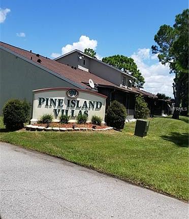 3rd image of 14 Pine Island Cir
