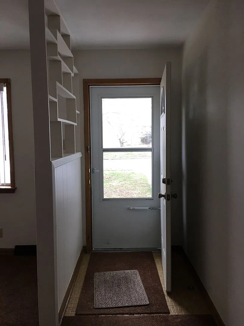 Conveniently located 2 Bedroom, 1 bath, 1 car garage duplex — Photo 3