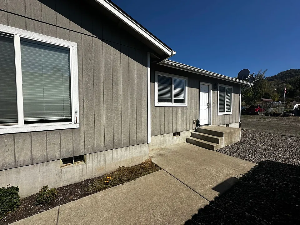 117 & 119 Garden Ln