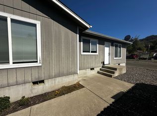 117 & 119 Garden Ln, Roseburg, OR 97471