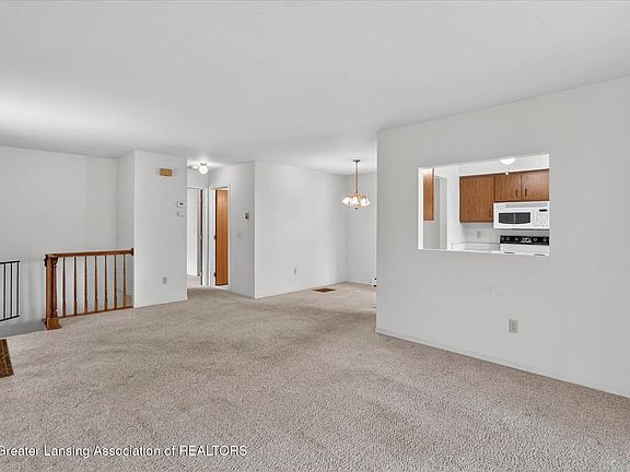 5th image of 976 Riverview Ct