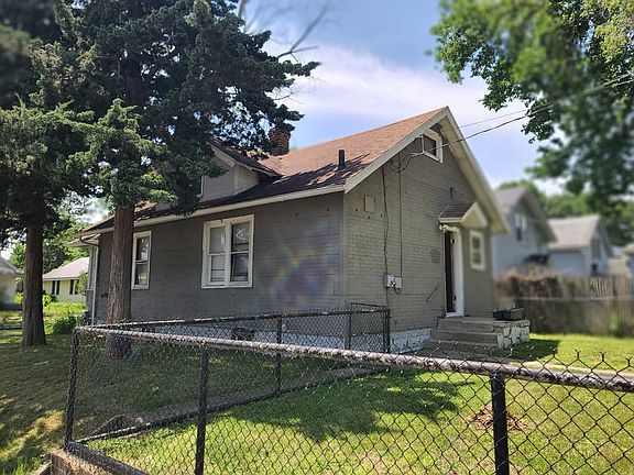 3rd image of 1417 E Bowman St