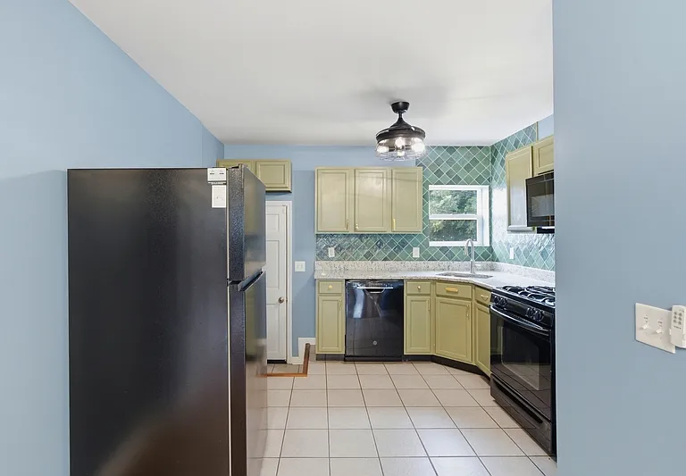 415 E Federal St — Photo 5