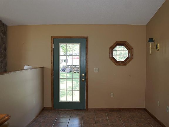 3rd image of 139 Diversy Dr