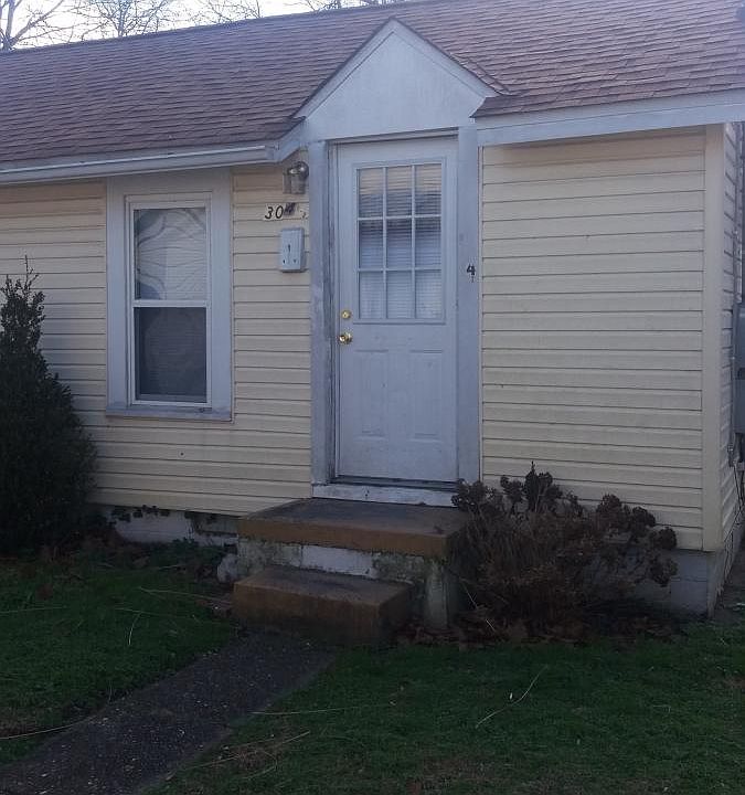 1st image of 304 1/2 68th St SE
