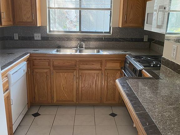 5th image of 4989 Eisenhower Dr #4949-C