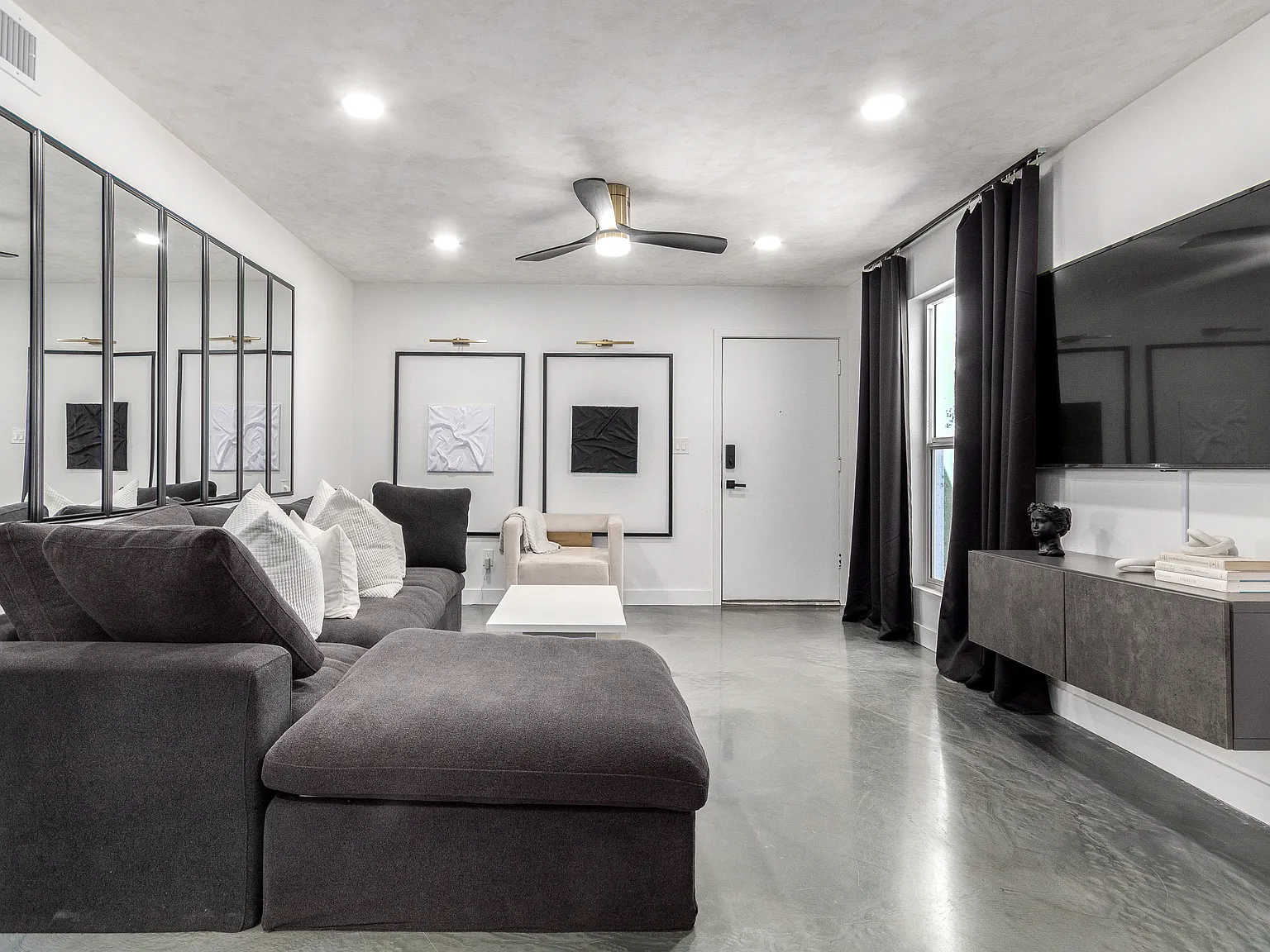 1 bed, 816 sqft, $1,900 — Photo 2