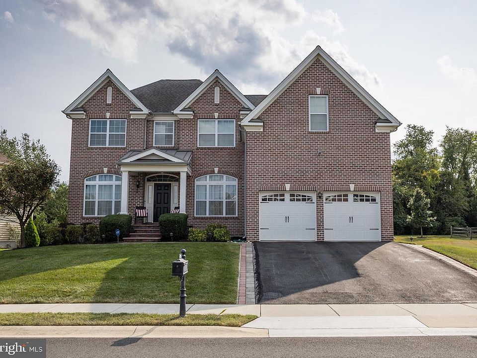 1st image of 1225 Caitlin Way
