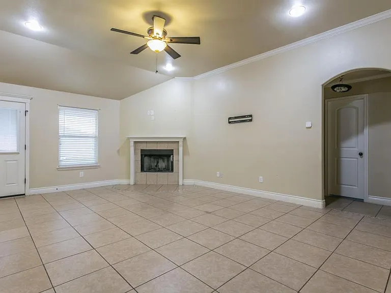 1200 Vanguard Ln — Photo 3