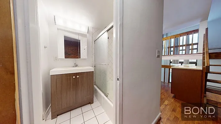 Rented by Bond New York | media 25