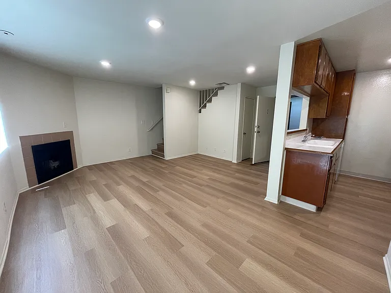 11748 Courtleigh Dr — Photo 14