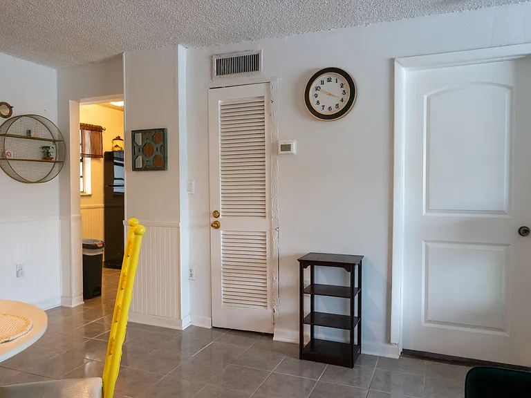 1418 Collins Ave #403 — Photo 28