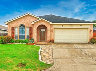 1908 Cedar Tree Dr, Fort Worth, TX 76131