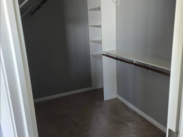 233 Luke Ct — Photo 2
