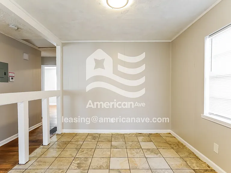 1375428_005_dining_room_14282751.jpg