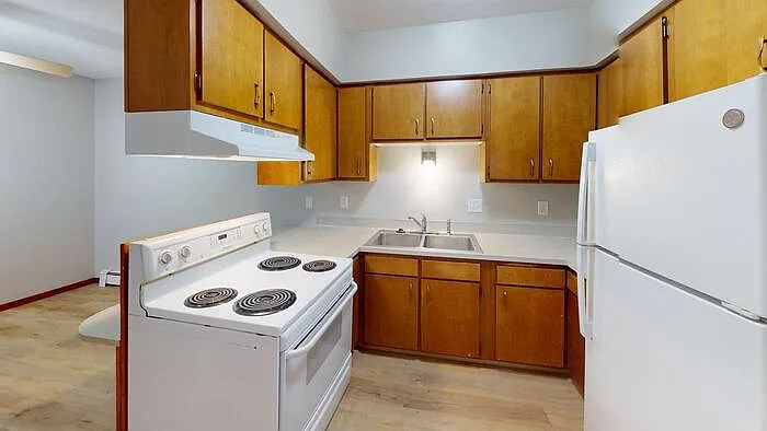 305 Ryan Dr #11 — Photo 1