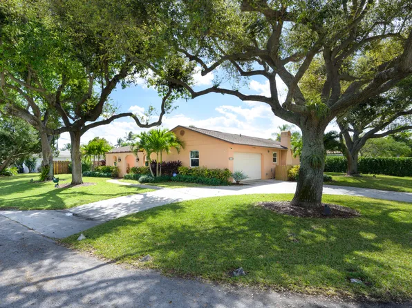 8230 Pine Tree Lane, Lake Clarke Shores, FL 33406