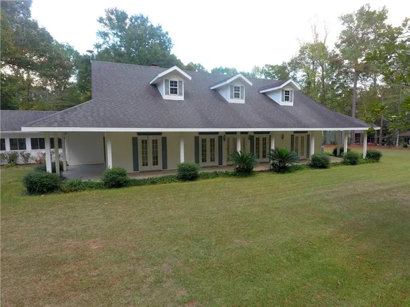 1103 Paradise Ln, Oakdale, LA 71463