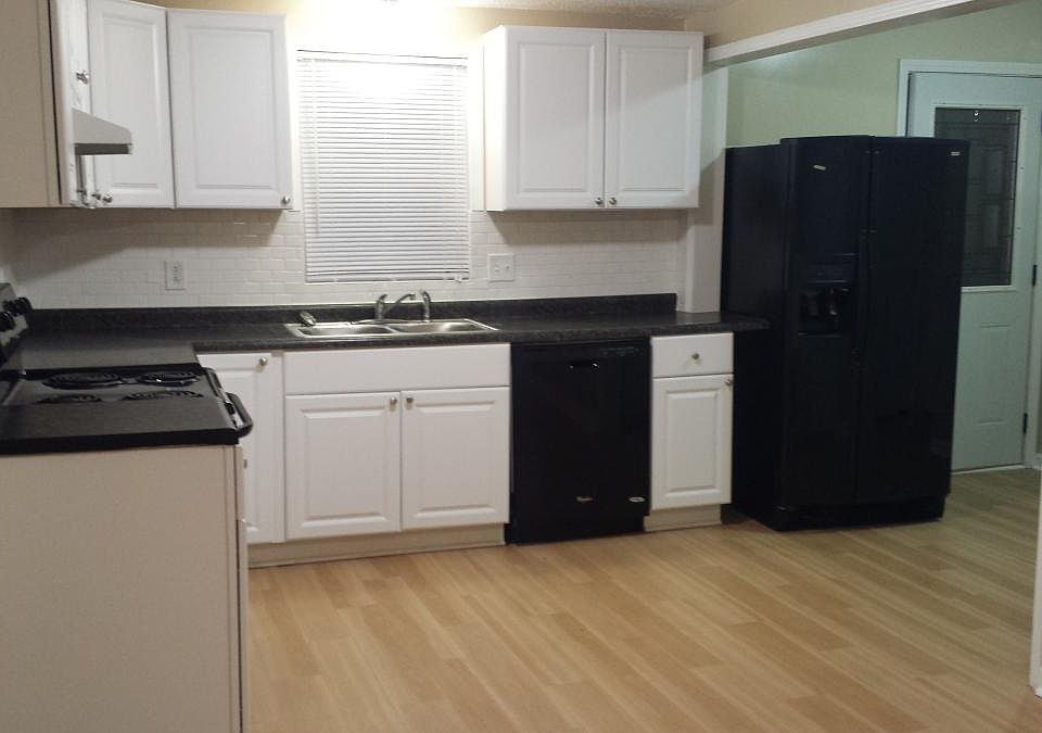 1st image of 912 W Marsh St