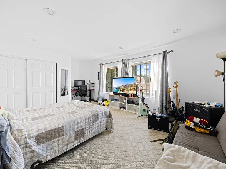 17612 Webster Ave — Photo 29