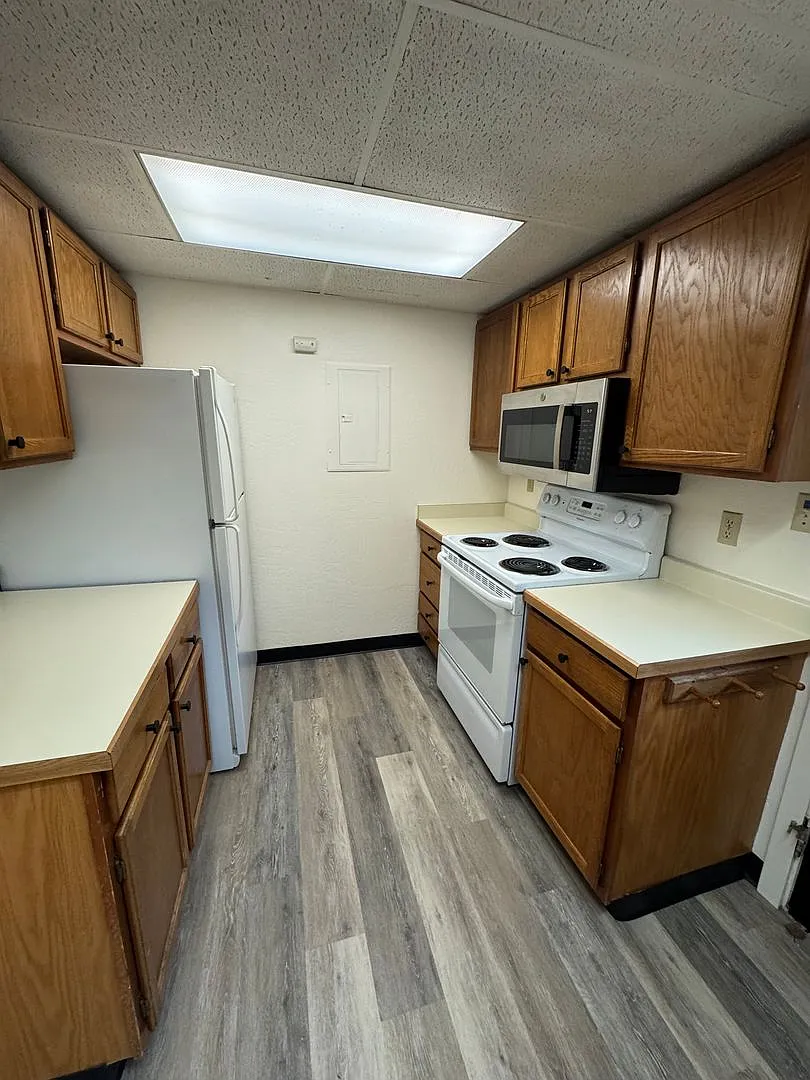 1752 W 11th Ave - SG50/50 — Photo 3