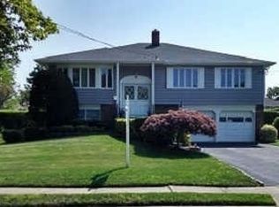 117 Cedar Point Dr, West Islip, NY 11795