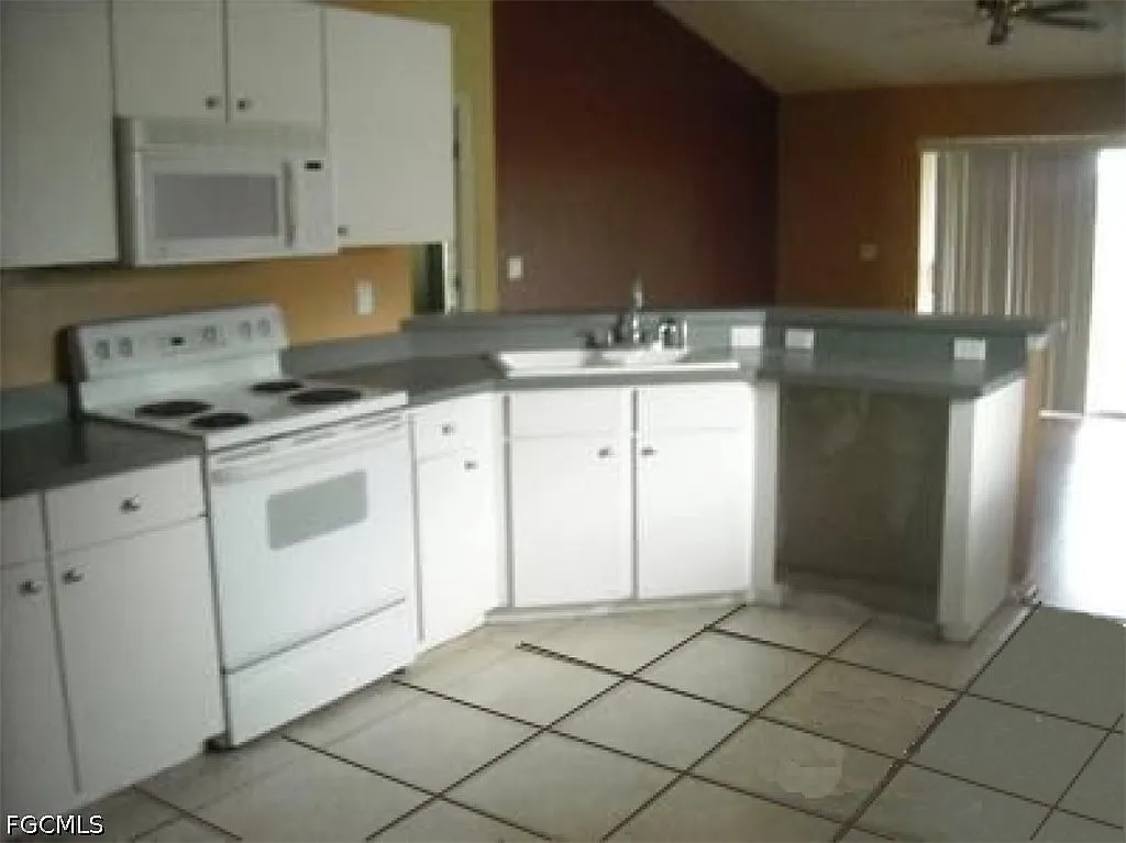3 bed, 2.0 bath, 1602 sqft, $1,900 — Photo 4