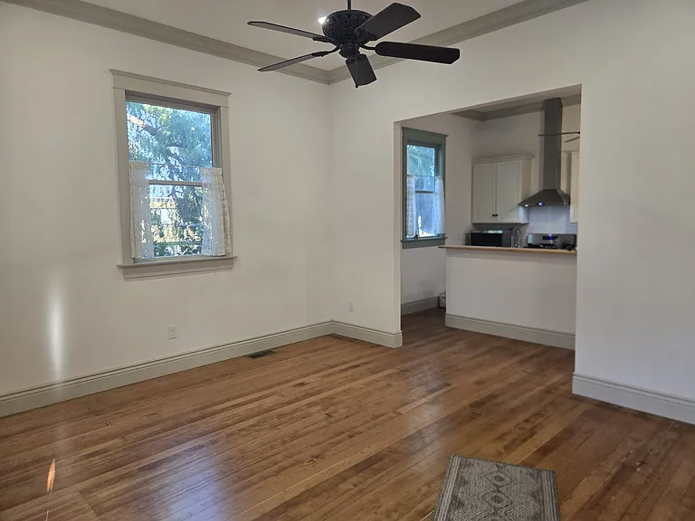 945 York St — Photo 2