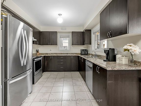 4th image of 200 Veterans Dr Unit 10