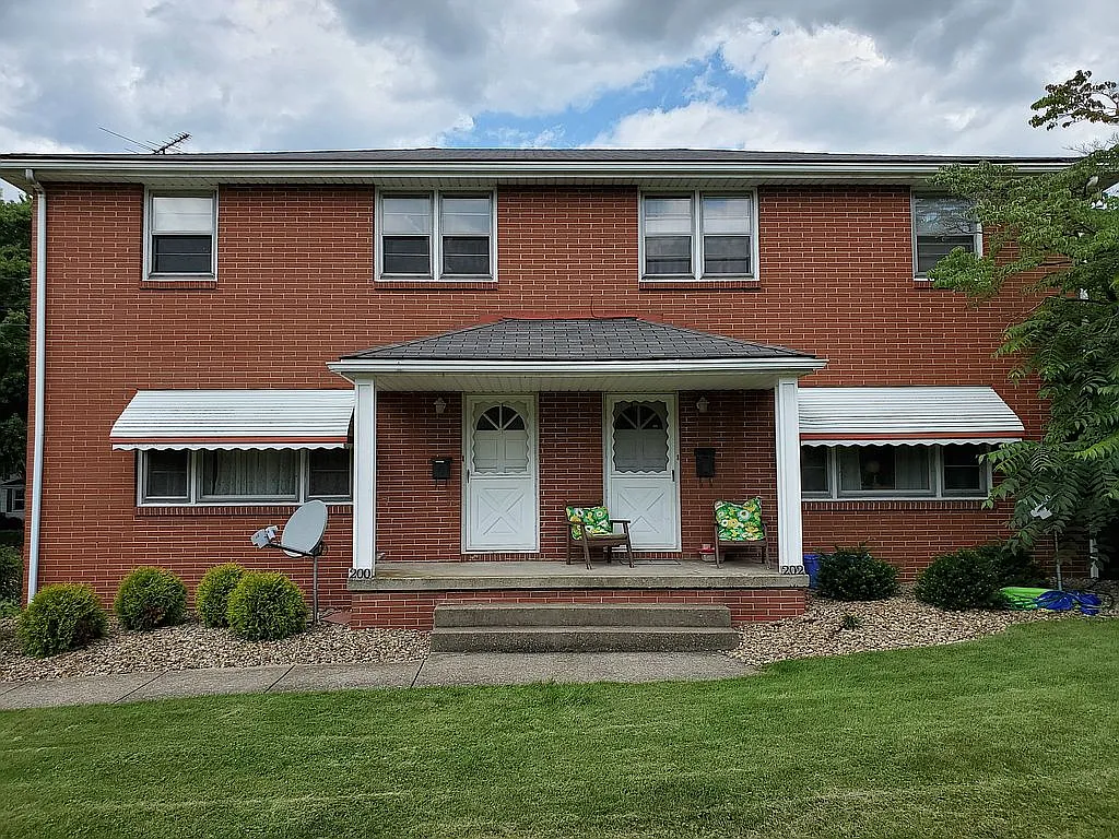 200-202 Meadowbrook Ave photo 1