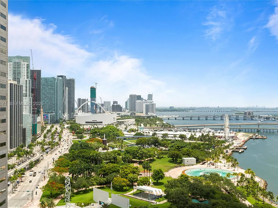 325 Biscayne Blvd #2522