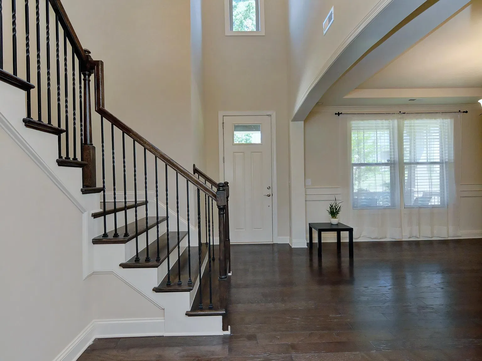 5 bed, 3655 sqft, $4,500 — Photo 4