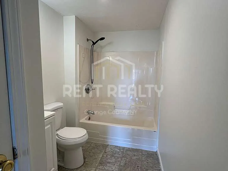 209-211 W Main St — Photo 12