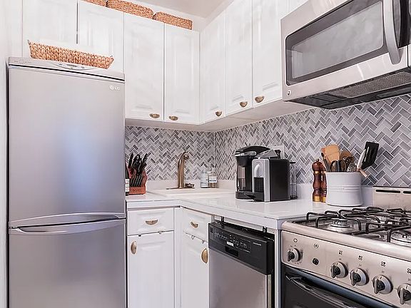 5th image of 35 E 35th St APT 8M
