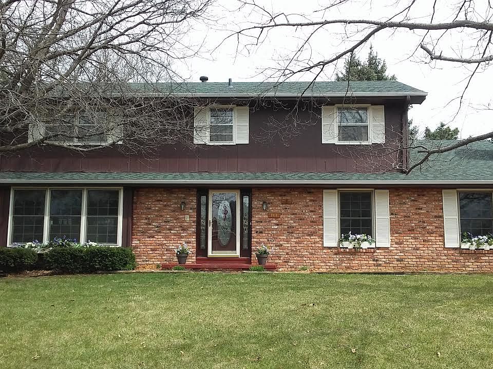 1st image of 1111 N 121st St