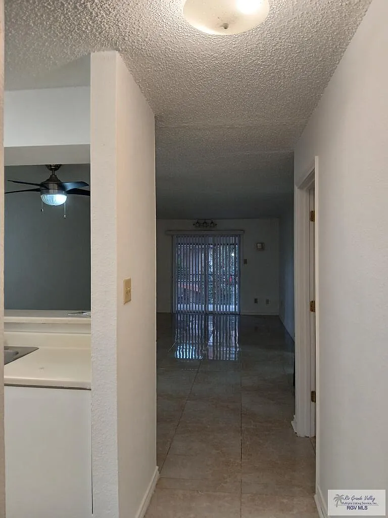 2 bed, 2.0 bath, 892 sqft, $1,300 — Photo 4