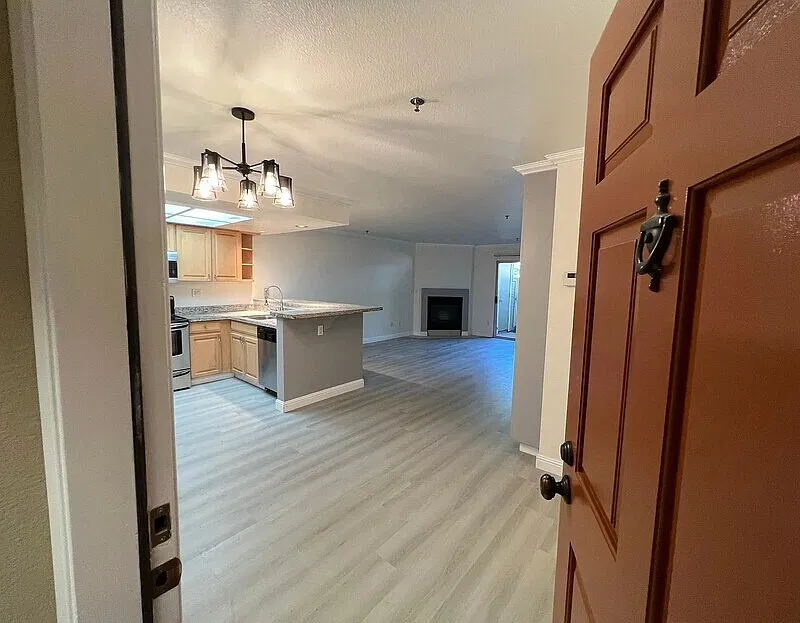 1 bed, 1.0 bath, 800 sqft, $1,650 — Photo 2