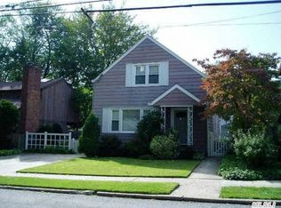 31 Norwood Rd, Port Washington, NY 11050