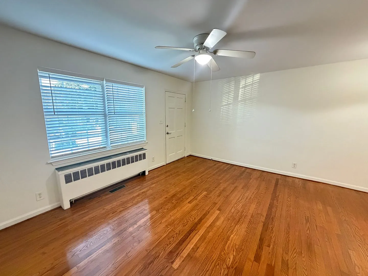 Burlington / Condo — Photo 2