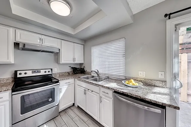 2 bed, 928 sqft, $1,550 — Photo 4