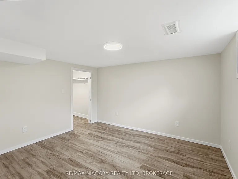 250 Grantham Ave #BASEMENT — Photo 7