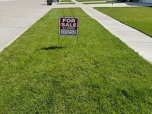 2107 E 38th St, Kearney, NE 68847