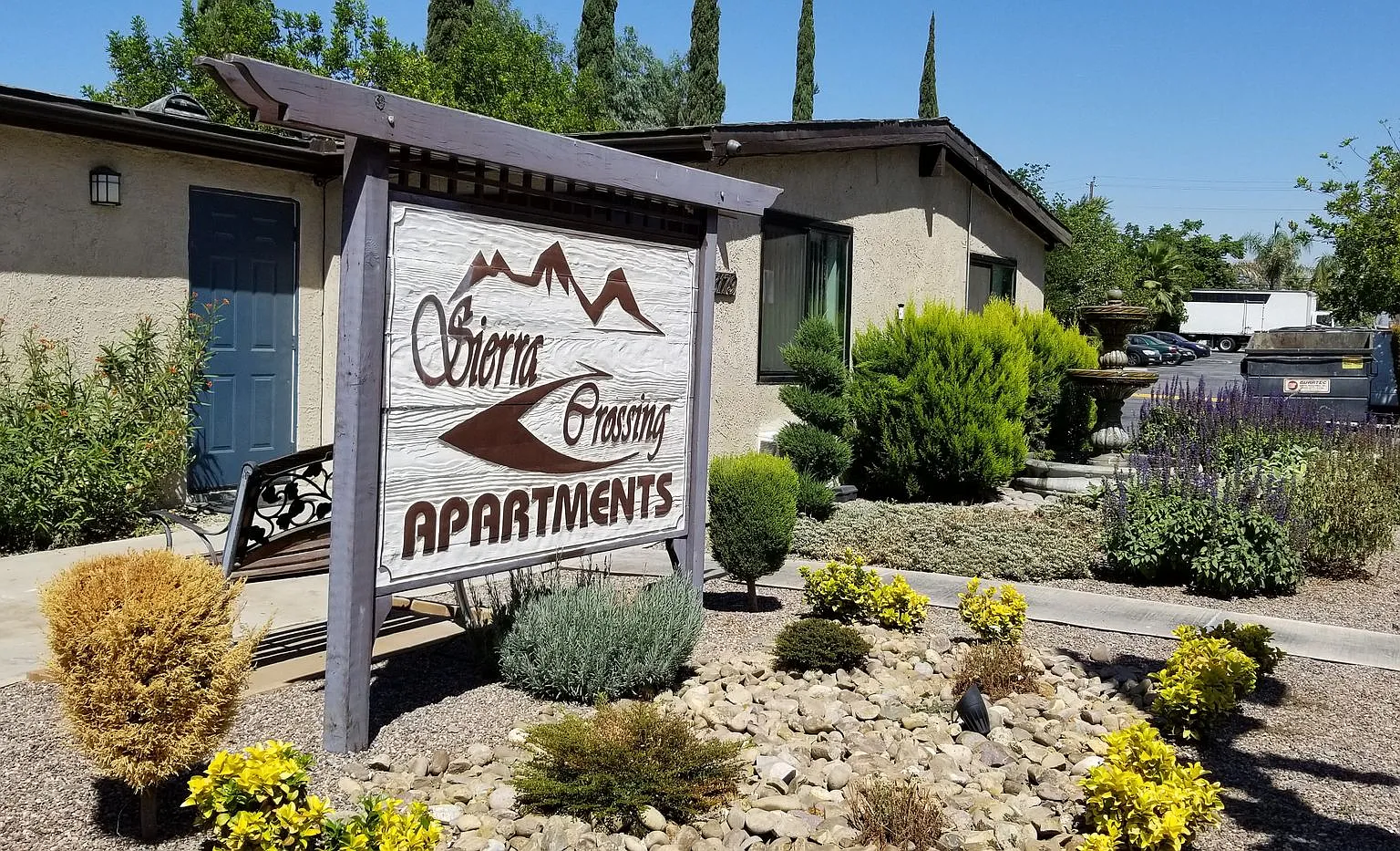 Sierra Crossing Apartments — Photo 2