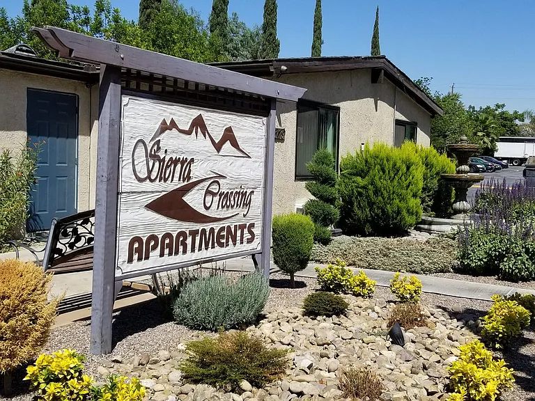 Sierra Crossing Apartments — Photo 2