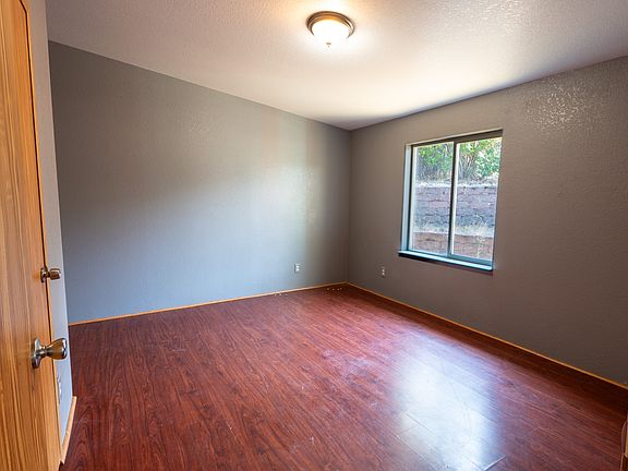5th image of 203 W 14th St
