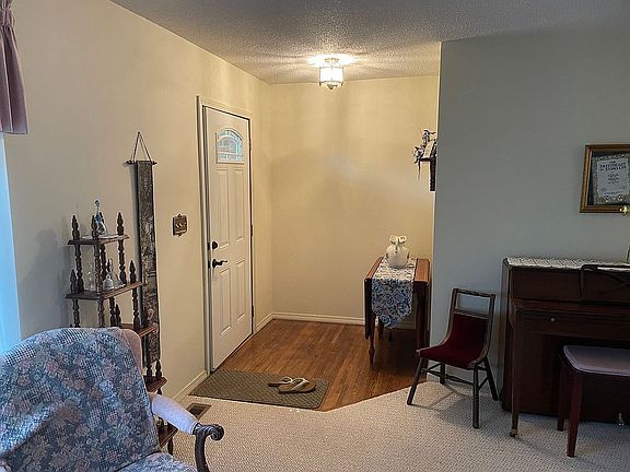 5th image of 522 Sun Valley Dr